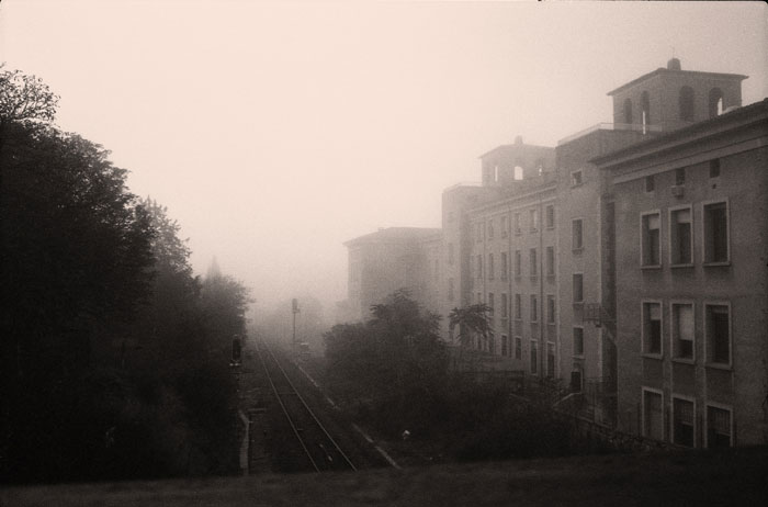 Brume en ville au petit matin